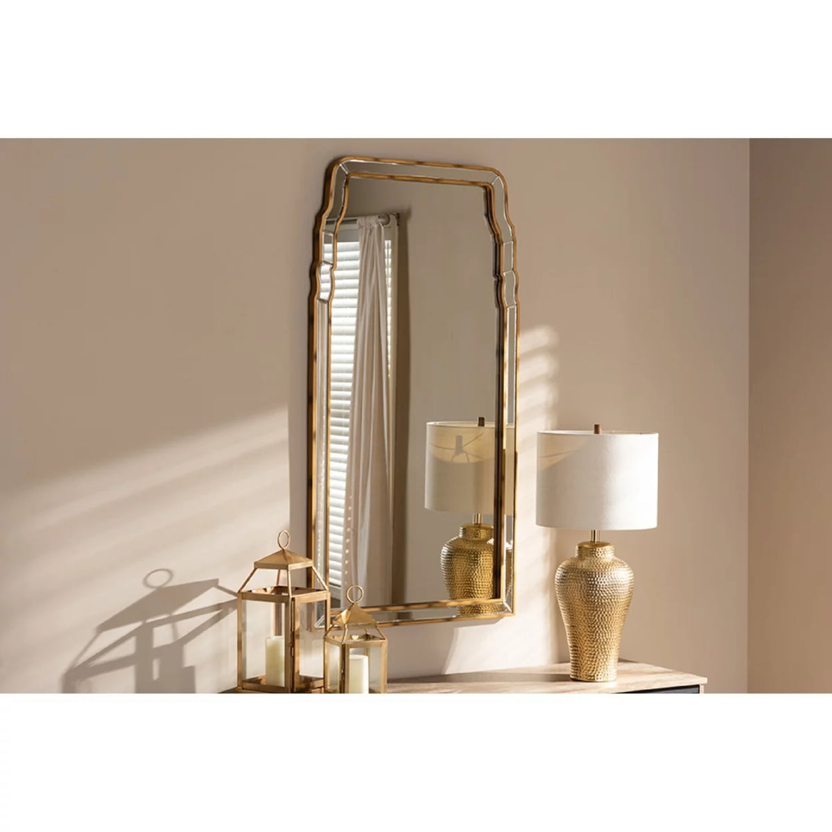 Antique Gold Finished Accent Wall Mirror Q9207