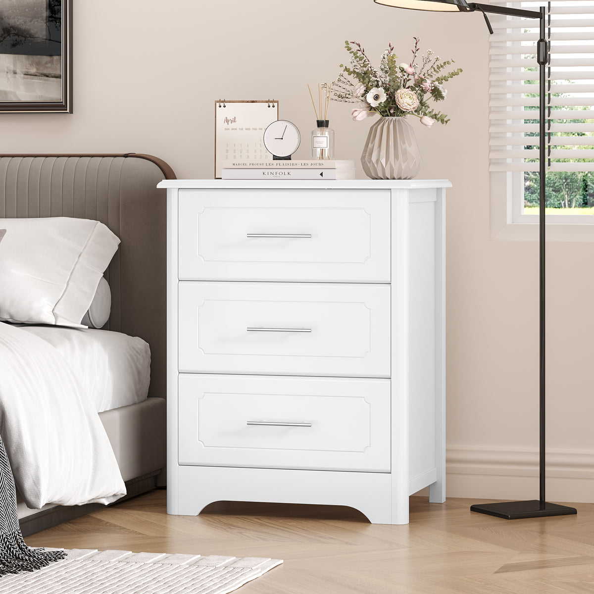 White 3 Drawer Dresser F7587